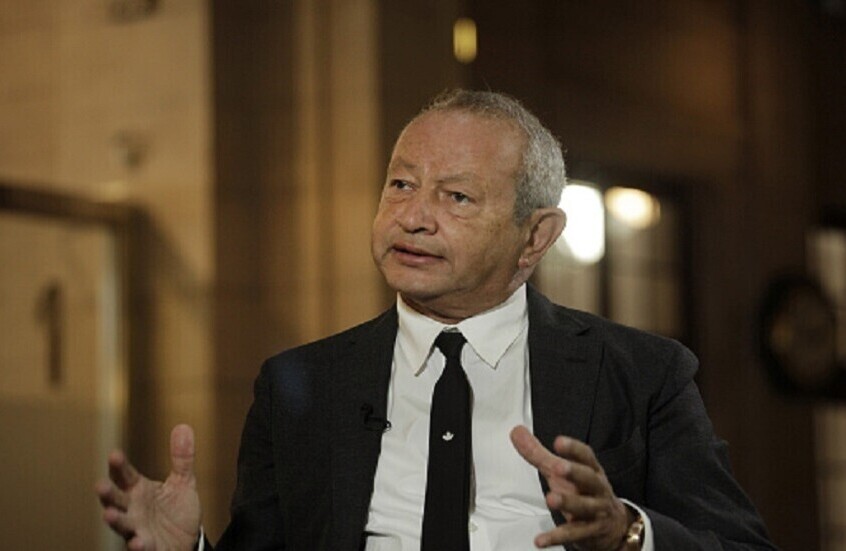 انقطعت أخباره.. ساويرس يعلق على لقاء مؤثر بين سعودي ومسّن مصري عمل معه 40 عاما (فيديو)