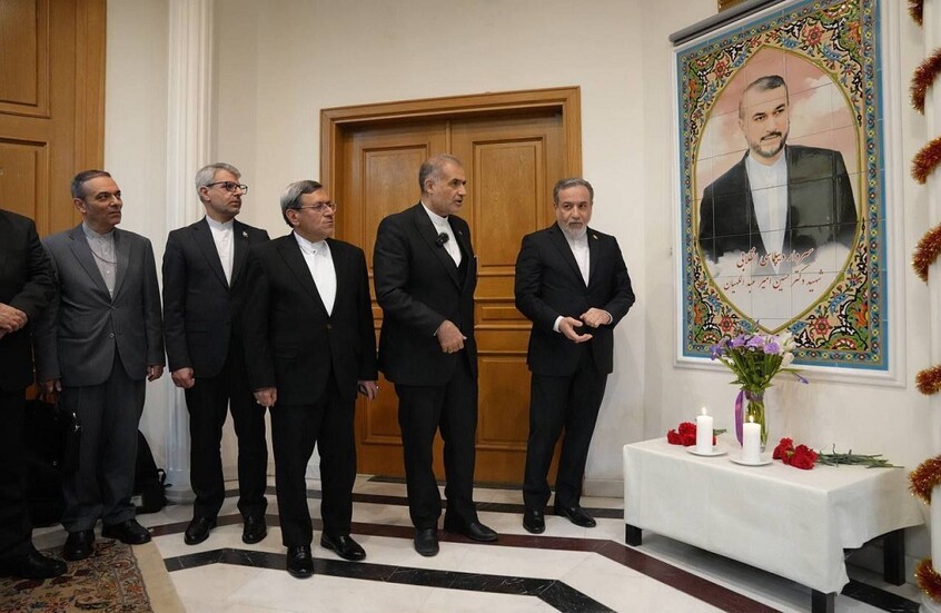 في مستهل زيارته لموسكو.. عراقجي يحيي ذكرى سلفه