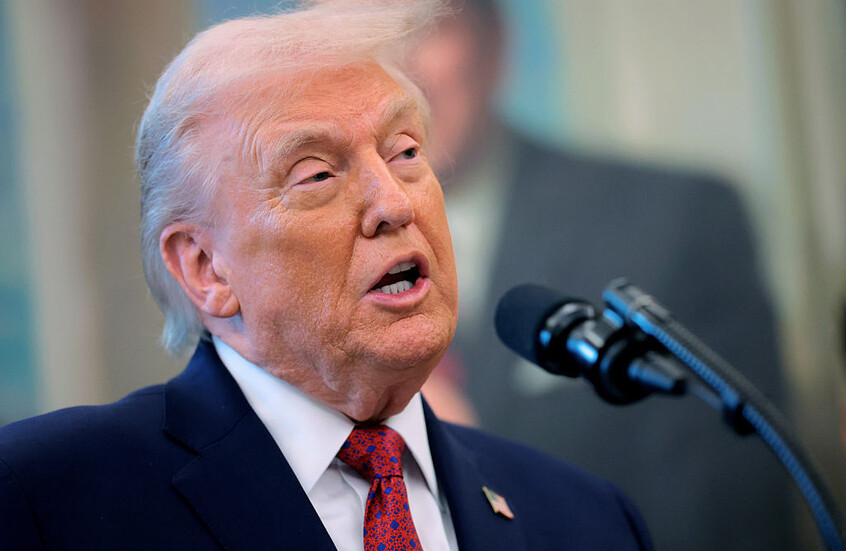 ترامب يشرح كيف تصبح قاذفة القنابل الشبحية مرئية (فيديو)