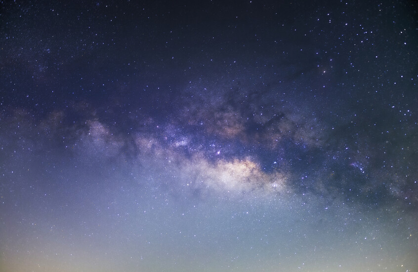 الفضاء يرسل إلينا ومضات زرقاء ساطعة غامضة.. والعلماء يفكون أخيرا شيفرتها