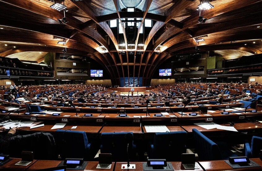 مسؤول كبير يقع في الفخ ويفضح أطماع أوروبا تجاه روسيا