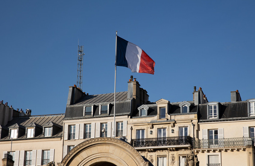 العقوبة الأشد.. النيابة العامة الفرنسية تطالب بسجن نجل وزير دفاع سابق في سوريا 8 سنوات (صورة)