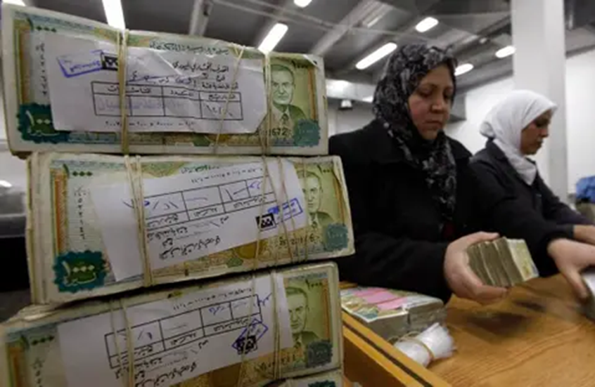سوريا.. إغلاق جميع المصارف العامة والخاصة ومصادر اقتصادية تكشف السبب