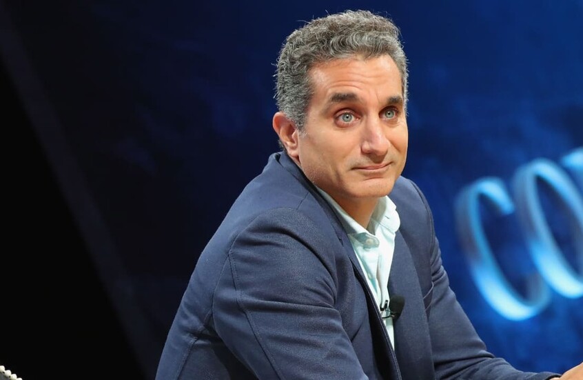 "ترجع حامل".. باسم يوسف يثير ضجة على السوشيال ميديا بسبب مزحة مع فتاة أردنية! (فيديو)