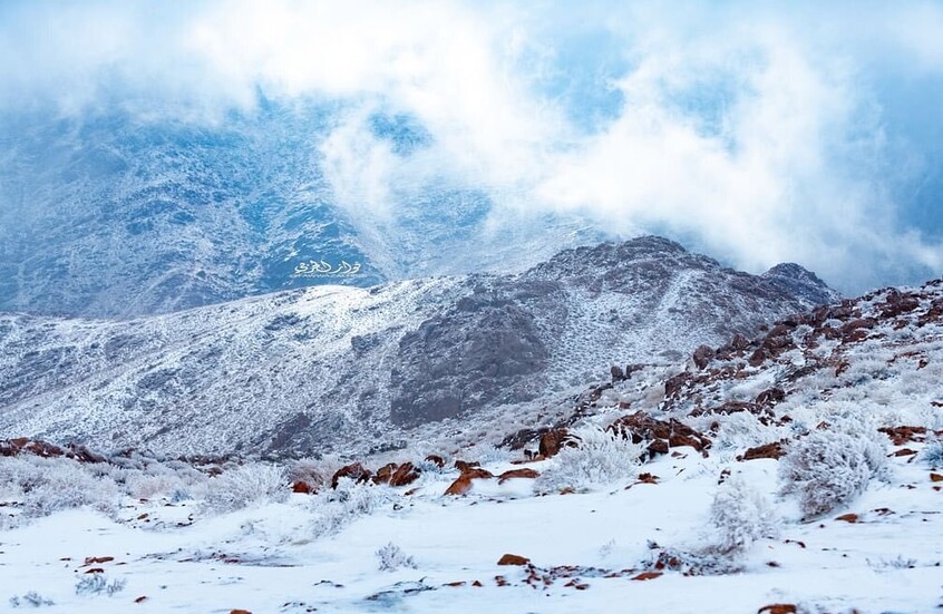 السعودية.. ثلوج نادرة تكسو جبال اللوز في تبوك (فيديو)
