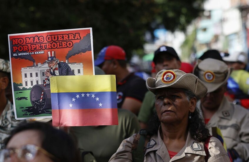 البحرية الفنزويلية تتحدى تهديد ترامب بالحصار