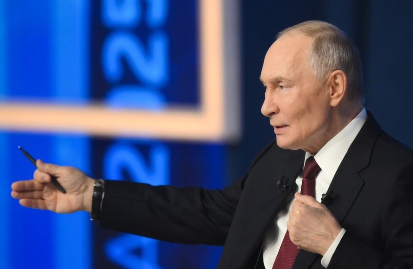 بوتين يكشف عن جولة بسيارته بلا مرافقة