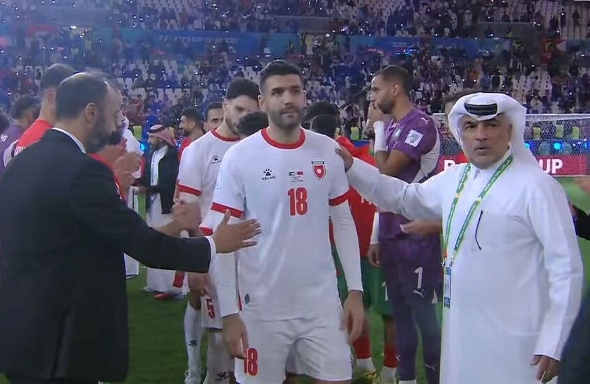 "تصرف غير رياضي".. لاعب أردني يعتذر لمدرب المغرب عن سلوك "النشامى".. فيديو