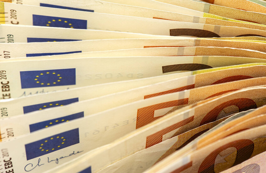 "بوليتيكو" تكشف تفاصيل جديدة عن العبء المالي على أوروبا في دعم أوكرانيا