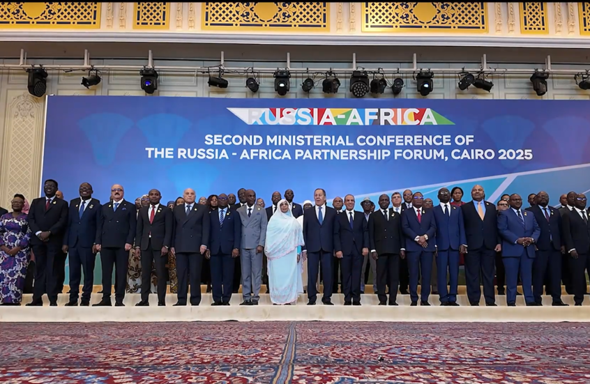 صورة تذكارية لوزراء الخارجية المشاركين في منتدى "الشراكة الروسية الإفريقية"