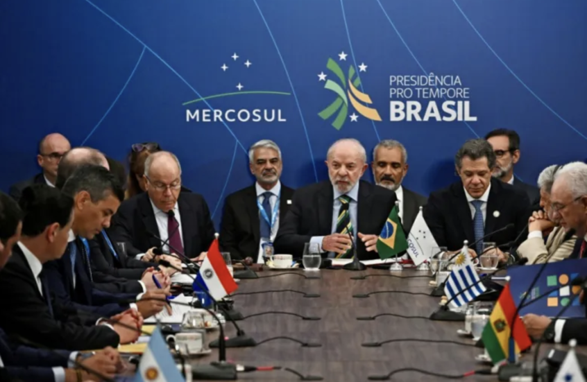 الرئيس البرازيلي يحذر من "كارثة إنسانية" في حال التدخل العسكري الأمريكي في فنزويلا