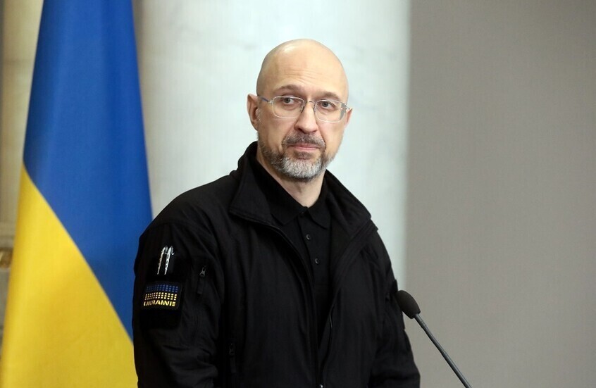 وزير الدفاع الأوكراني يعلن بناء خط دفاعي على طول خط الجبهة (فيديو)