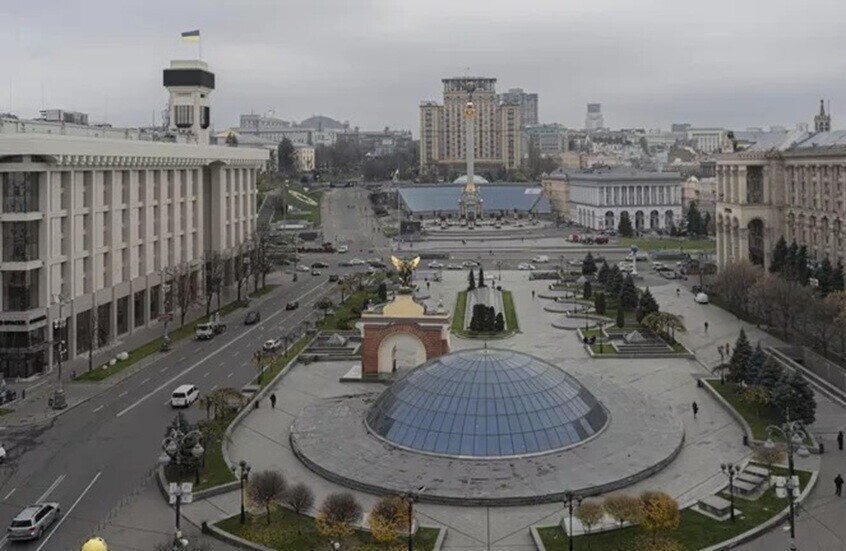 بعد النفي.. شرطة كييف تعترف بظهور علم روسيا فوق المدينة (فيديو)