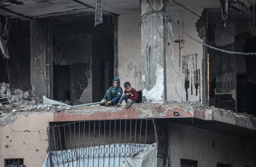 "حماس" تحذر من تفاقم الكارثة الإنسانية في غزة وتتهم إسرائيل بخرق وقف إطلاق النار