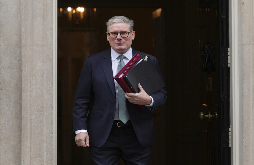 ستارمر وترامب يناقشان الأزمة الأوكرانية خلال محادثة هاتفية