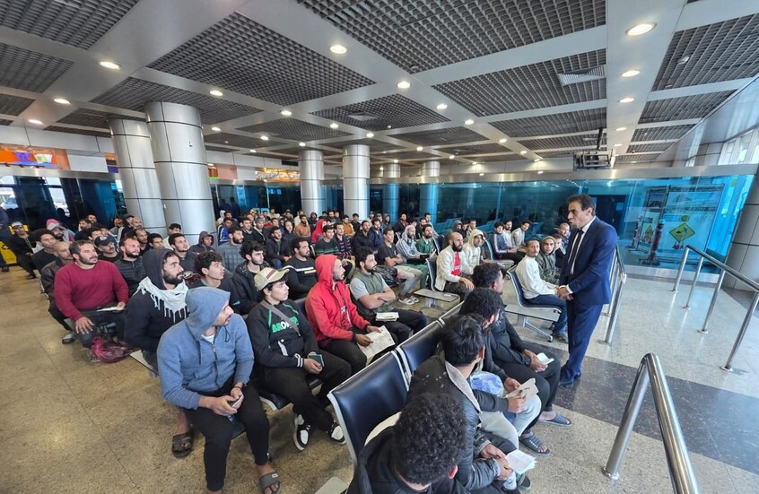 مصر تعيد العشرات من مواطنيها من ليبيا