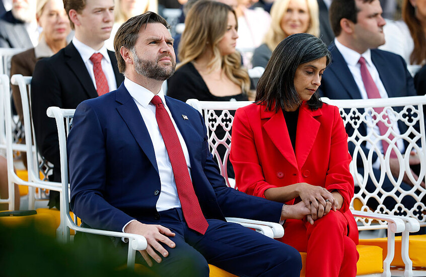 "يمكنه أن يتناول القاذورات".. نائب ترامب يرد على مذيع يميني استخف بزوجته