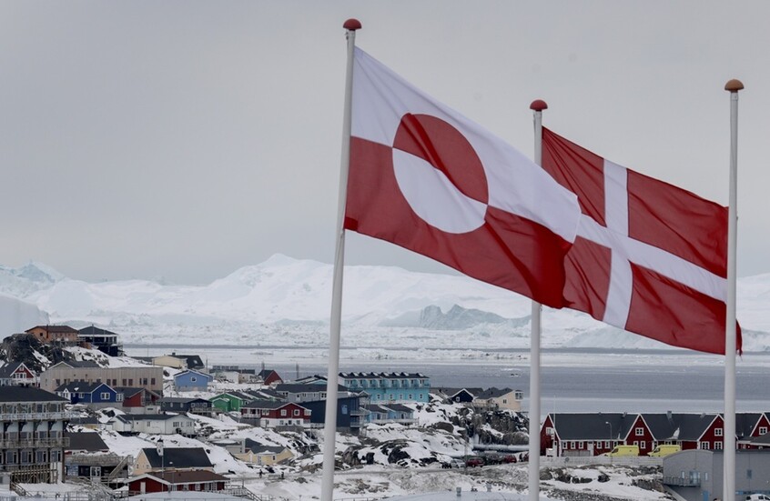 رئيسا وزراء الدنمارك وغرينلاند يحذران الولايات المتحدة من الاستيلاء على الجزيرة ويطالبان بالاحترام