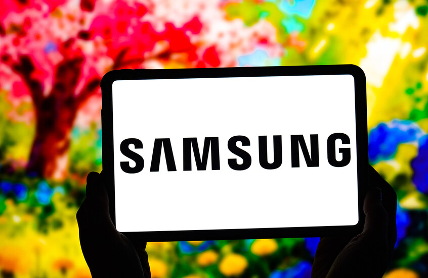 سامسونغ تتحدى آبل بهاتف قابل للطي مجهز بشاشة عريضة