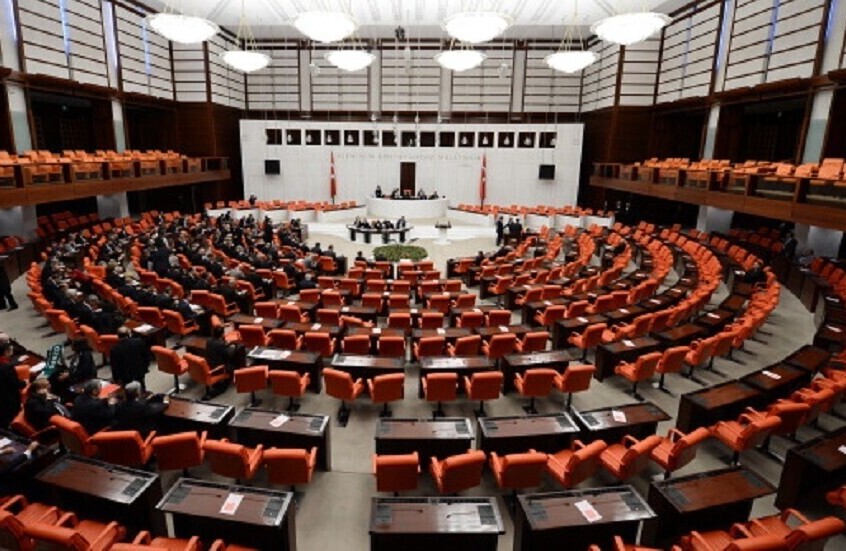 البرلمان التركي يوافق على تمديد مهام القوات التركية في ليبيا لعامين إضافيين