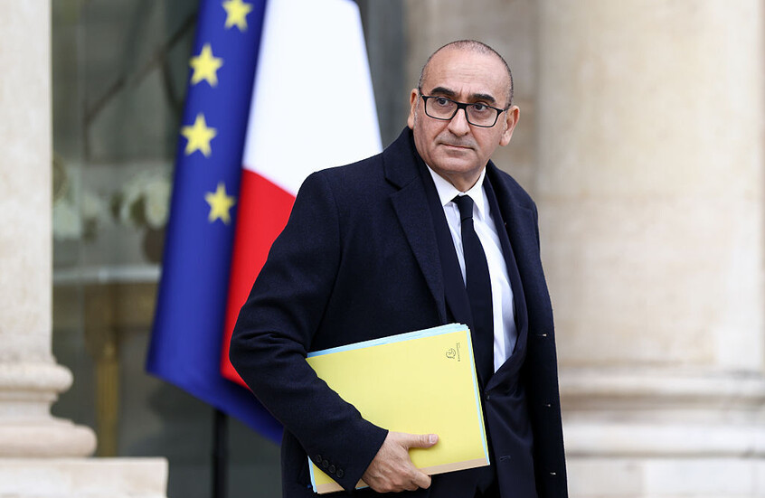 باريس تبدأ مراجعة اتفاقية الهجرة مع الجزائر