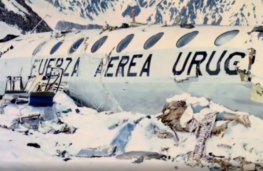 لحظة اتفاق مرعب فوق جبال الأنديز!