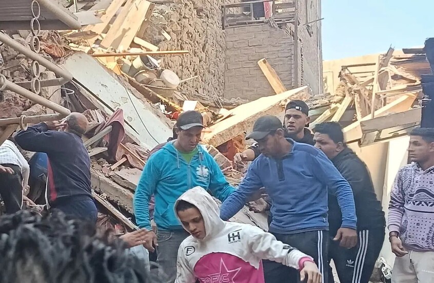 انهيار عقار في مصر وسط أنباء عن قتلى ومصابين