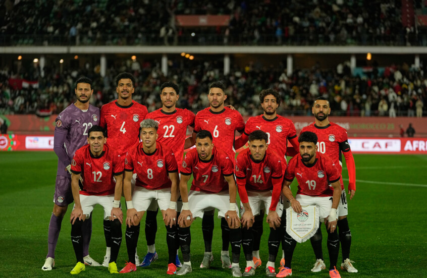 خطأ فادح خلال عزف النشيد المصري في مباراة "الفراعنة" وزيمبابوي (فيديو)