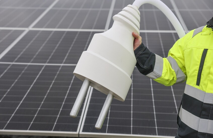 "مصدر" الإماراتية تعلن تطوير أكبر محطة طاقة شمسية عائمة في جنوب شرق آسيا