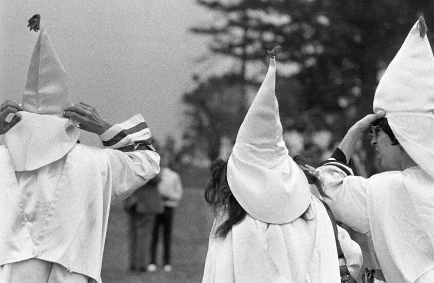 كو كلوكس كلان بين بذور البطيخ والدم!