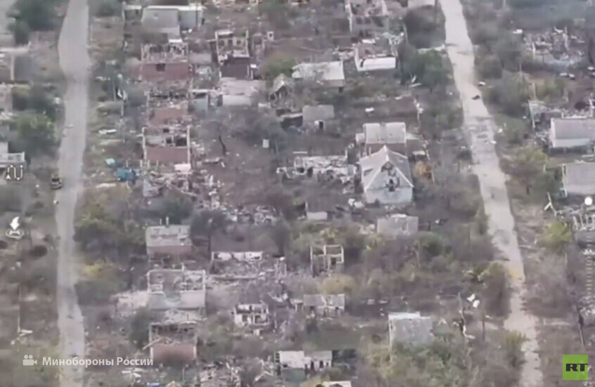 مقاطعة دونيتسك.. مدفع هاوتزر الروسي "D-30" يشن قصفا على مواقع أوكرانية