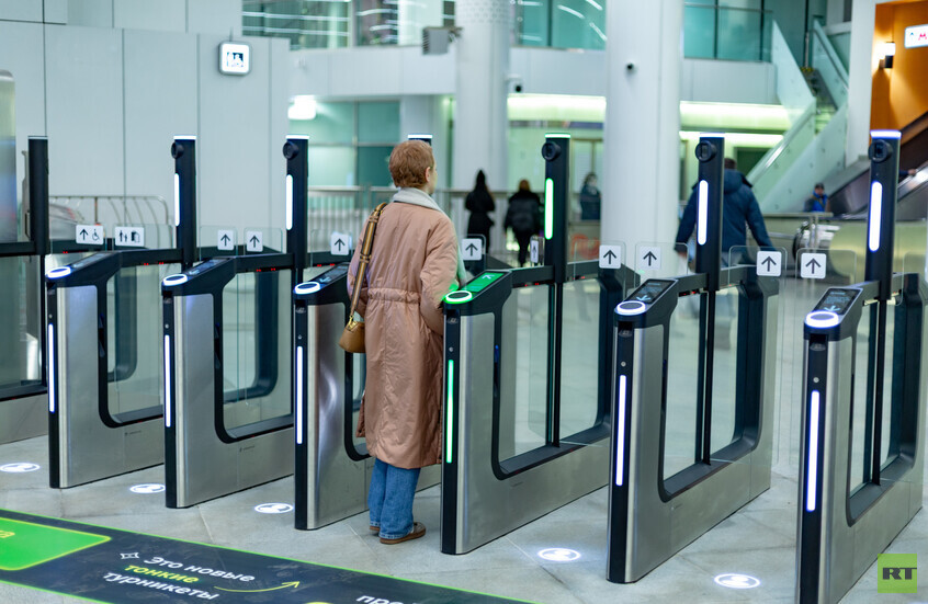 تطلق موسكو خطة تحديث شاملة لأنظمة بيع التذاكر في الميترو بأجهزة محلية