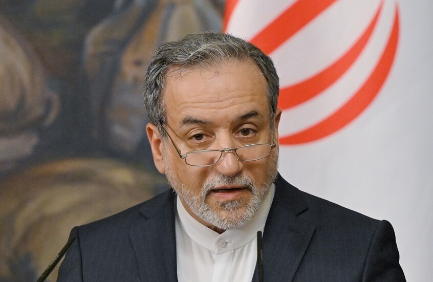 عراقجي يدعو واشنطن إلى عدم خداع العالم بكلمات عن اليد الممدودة