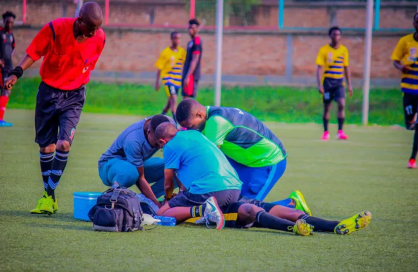 وفاة لاعب كرة قدم وسط مباراة رسمية بسبب "تميمة سحرية"