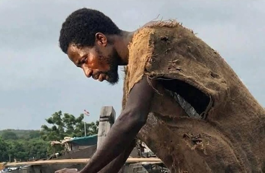 زحف بشري إلى غانا لاعتلاء السفن استجابة لهرطقات "النبي إيبو نوح" حول طوفان عالمي وشيك (فيديو)