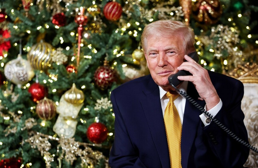 مزحة أم رسالة سياسية؟.. ترامب لأحد الأطفال: "سنمنع سانتا السيئ من التسلل للبلاد" (فيديو)