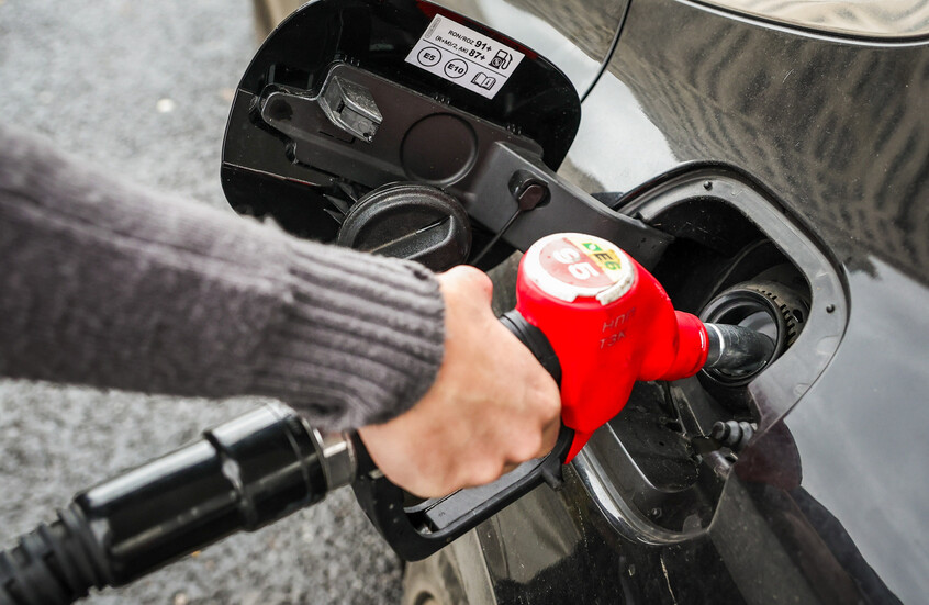 تراجع أسعار الذهب الأسود مع تقييم آفاق السوق