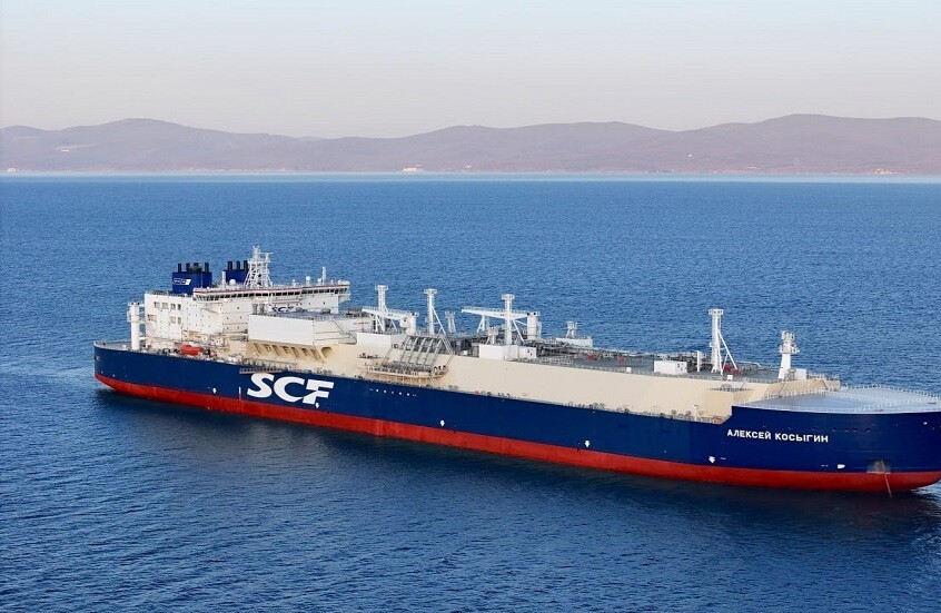 انطلاق أول ناقلة غاز مسال روسية ضخمة عبر منطقة القطب الشمالي