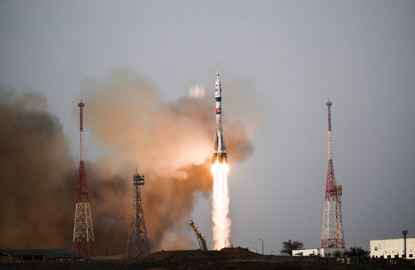 روسيا.. صاروخ Soyuz-2.1a ينقل قمرا صناعيا إلى مداره بنجاح