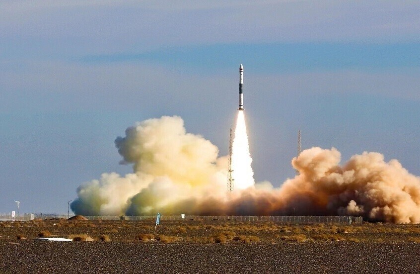 الصين تطلق دفعة جديدة من أقمار SatNet إلى المدار الأرضي المنخفض (فيديو)