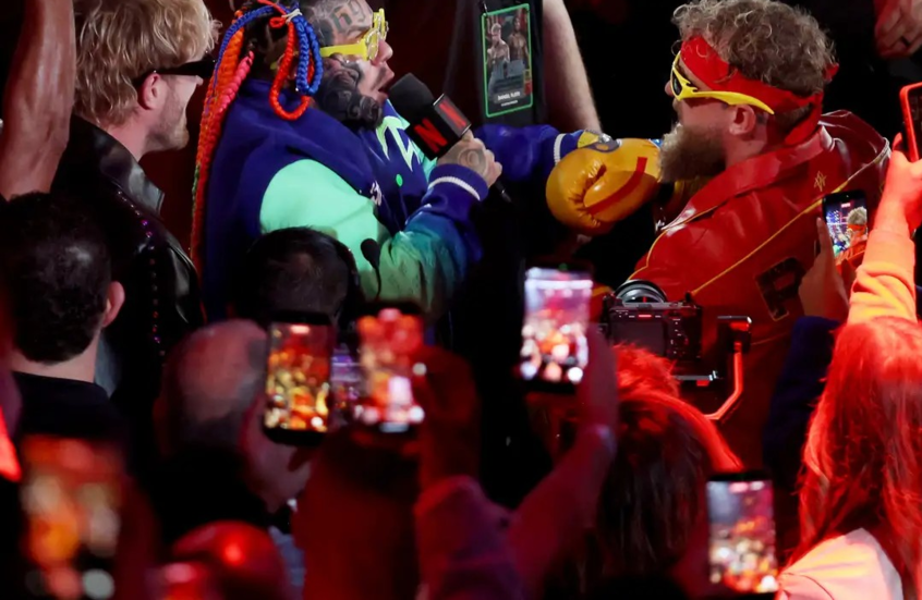 أحدث ظهور لجيك بول بعد خسارته بالضربة القاضية وكسر فكه أمام جوشوا (فيديو)