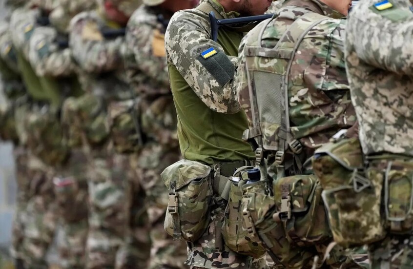 سياسي أوروبي  يدعو لإرسال عسكريين من دول الاتحاد الأوروبي إلى أوكرانيا