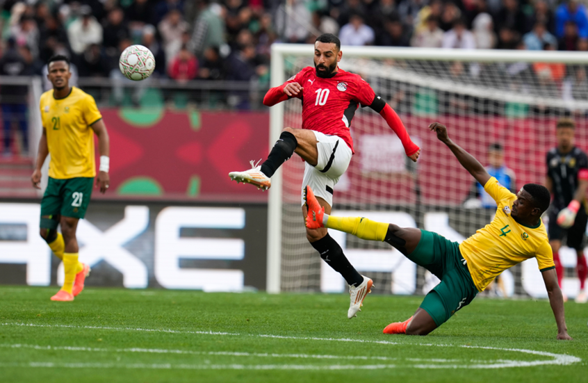 هدف وطرد.. نهاية شوط أول درامية بين مصر وجنوب إفريقيا (فيديو)