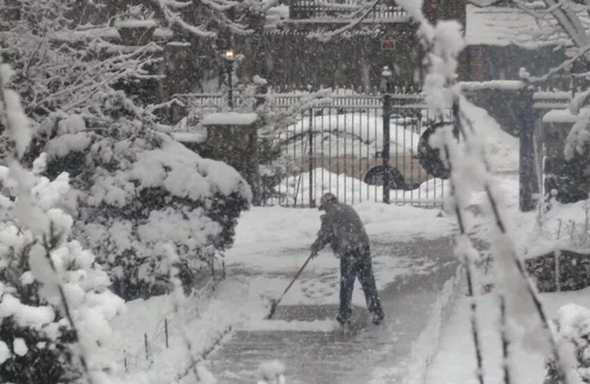 عاصفة شتوية تهدد نيويورك بعد عيد الميلاد: تحذيرات من السفر واستعدادات طارئة