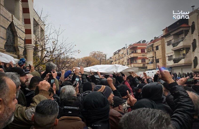 بمشاركة شعبية ورسمية.. حمص تشيع ضحايا تفجير المسجد في حي وادي الذهب