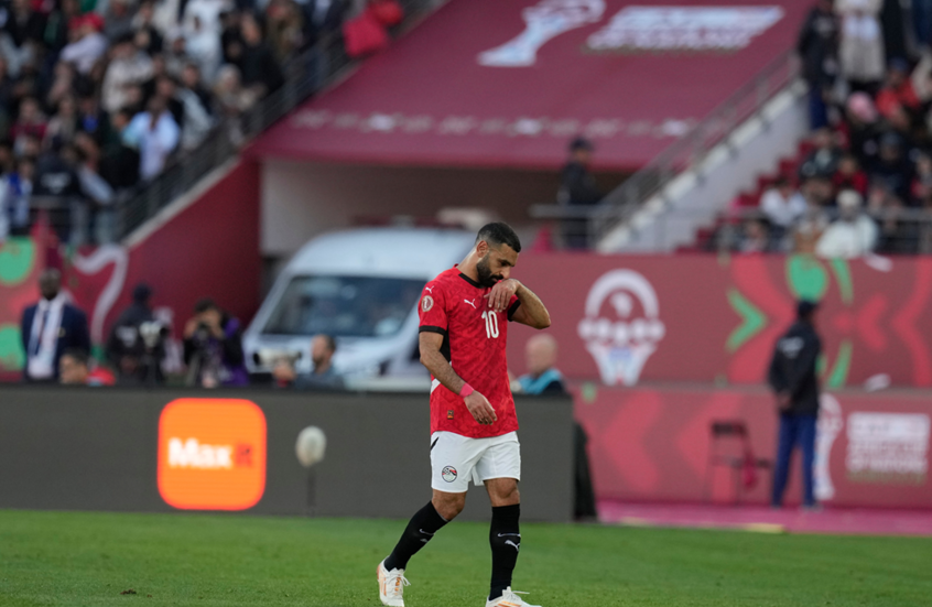 "الكاف" يفرض عقوبة قاسية على منتخب مصر بسبب تصرف صلاح وزملائه في كأس إفريقيا (فيديو)