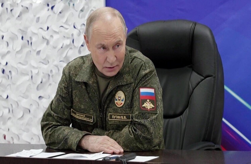 بوتين يتلقى إحاطة من رئيس الأركان العامة الروسية حول تطورات العملية العسكرية الخاصة في أوكرانيا