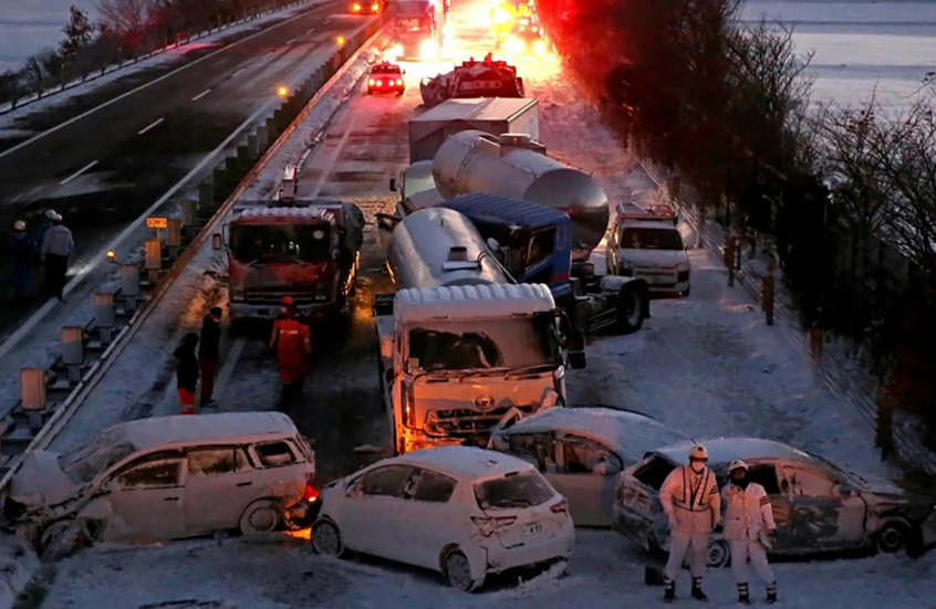 اليابان تعيد حركة المرور لطريق سريع رئيسي في طوكيو بعد حادث مروع