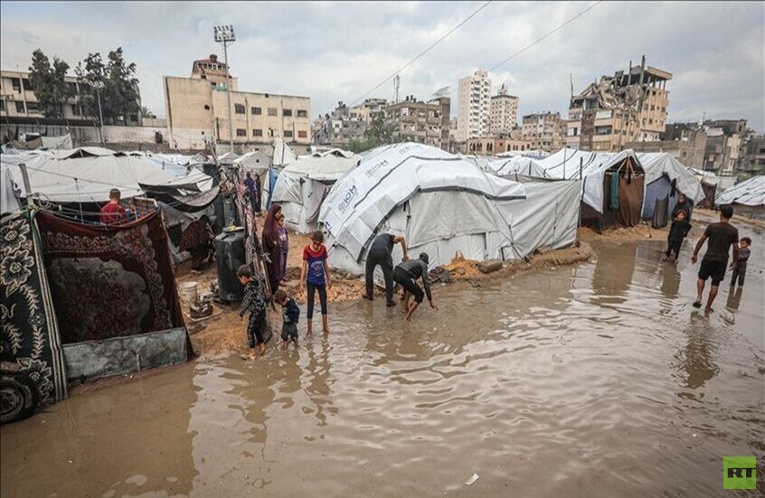 الشتاء يتحول إلى كارثة إنسانية: 20 وفاة وآلاف النازحين بالعراء في غزة (فيديوهات)