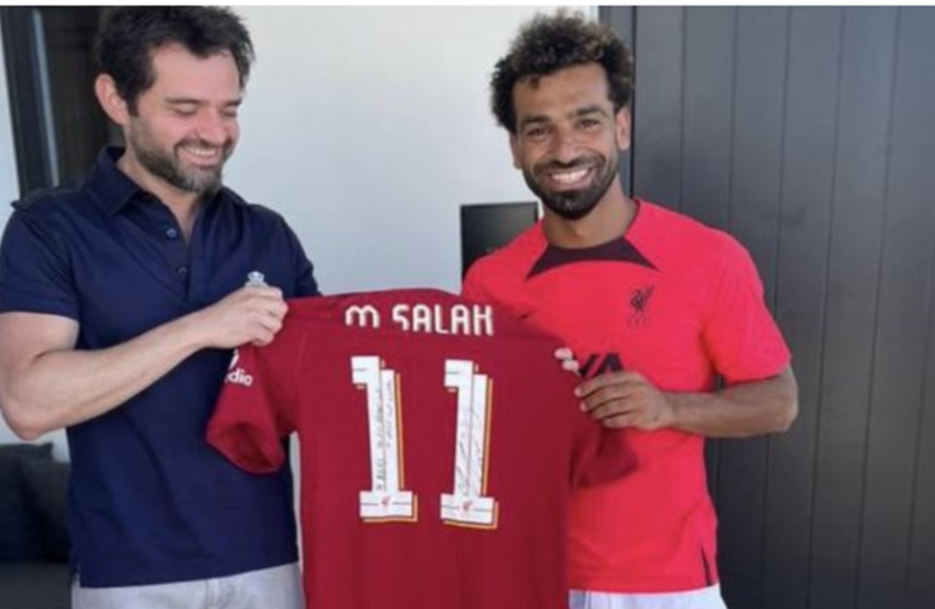 لماذا تدار محادثات صلاح مع ليفربول عن بعد؟